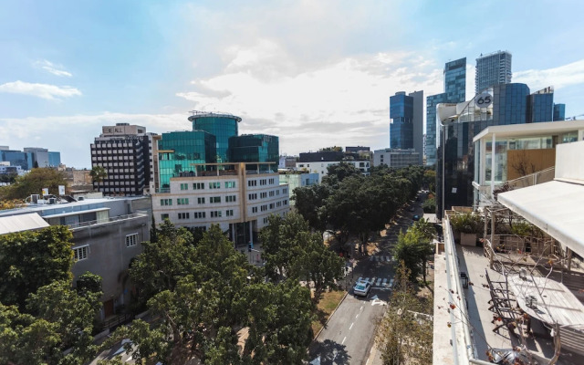 Rothschild Boulevard Prime location 1Bd