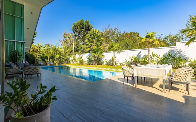 Large Private Pool Villa with 7 BR 7B