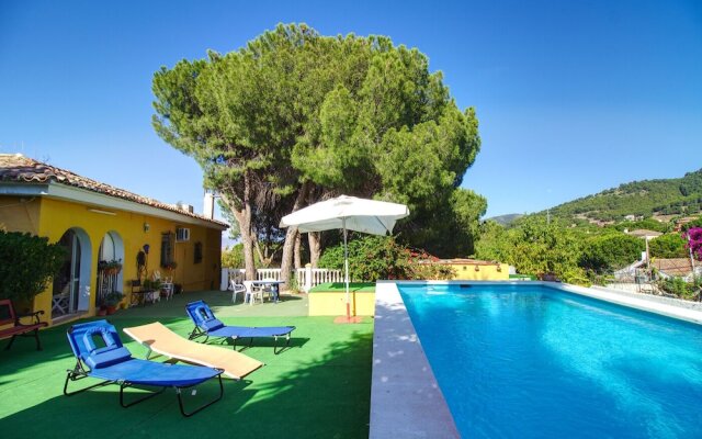Casa Rural con Piscina Privada en Málaga