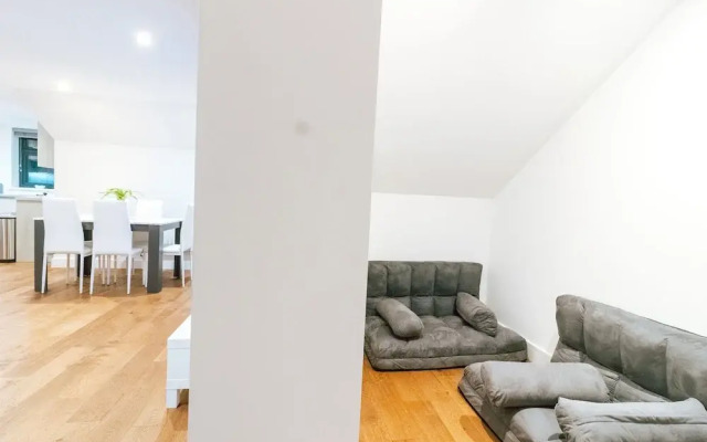 Remarkable, Penthouse - 3-bed Apartment in Purley