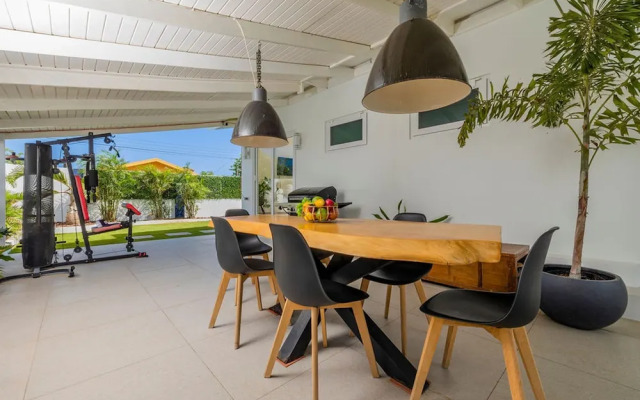NEW Modern 3BR 3BA Private Pool Centrallylocated