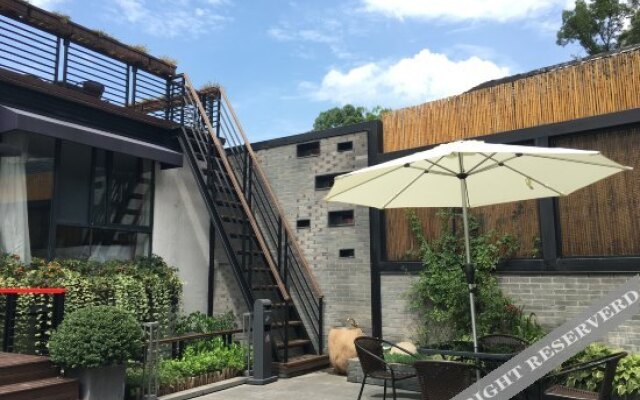 Qushe Light Luxury Hotel