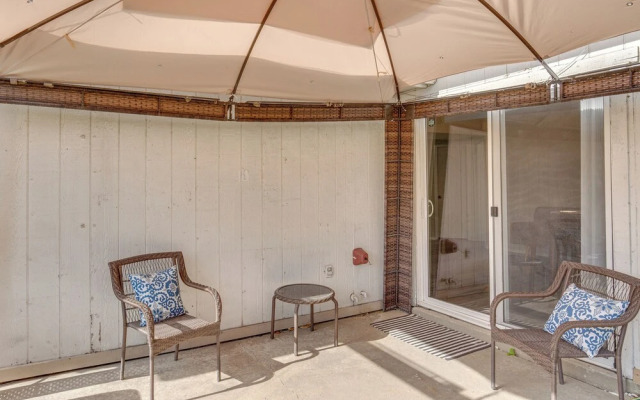 Pet-friendly Carrollton Home w/ Fenced Backyard!