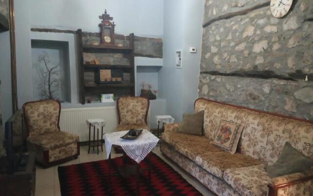 Sklithro's stonehouse