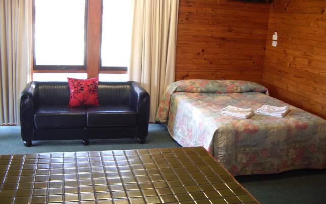 Aaroona Holiday Resort