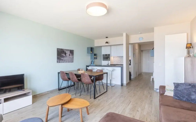 Modern Apartment With Frontal Sea-view