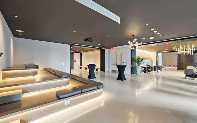 Luxury 2br-2bth Balcony Pool