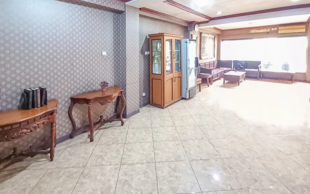 D Hans Hotel Syariah RedPartner near Wisata Religi Sunan Ampel Surabaya – Guest Rooms – Surabaya