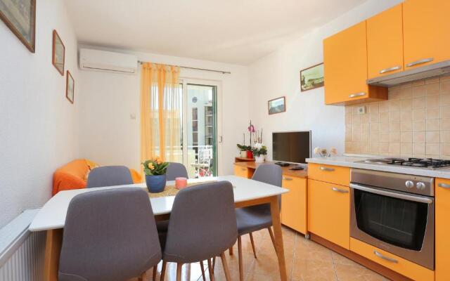 Apartments by the sea Makarska - 13222