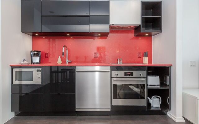Noel Suites- Peter and Richmond St West