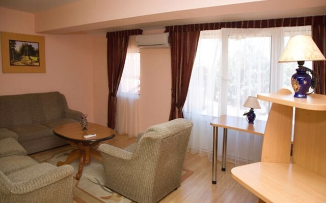 Hotel Uni Palas I