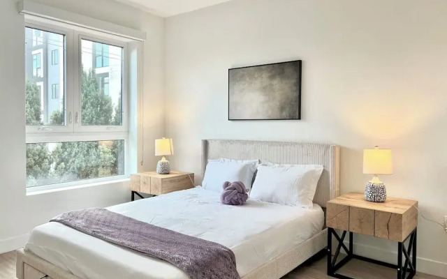 Stylish LA Studio Prime Location