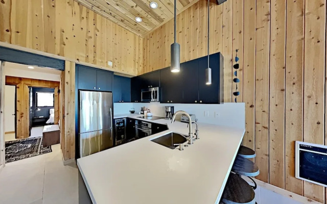 Beautifully remodeled 3 Bedroom Condo