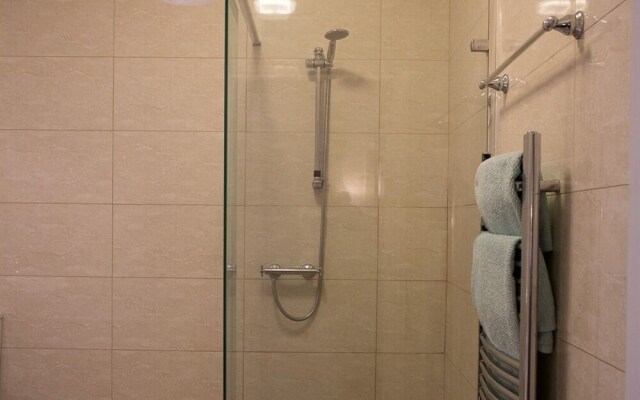 Treetops Cottages & Spa