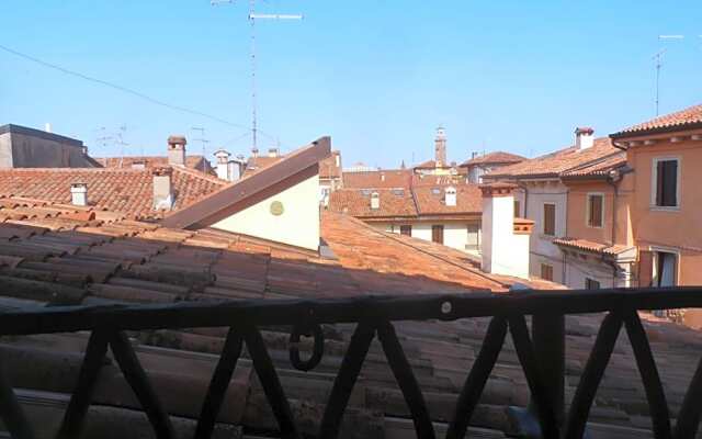 Stay in Verona Center