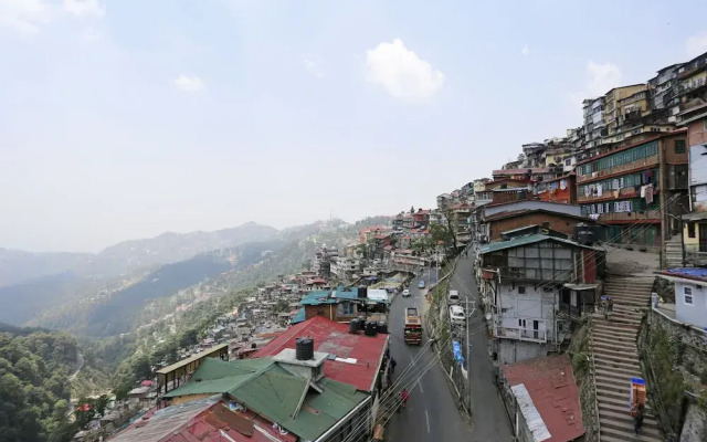 OYO Rooms 055 Mall Rd Tourism Lift