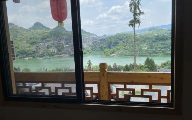 Linjiang Waterfall Viewing Inn