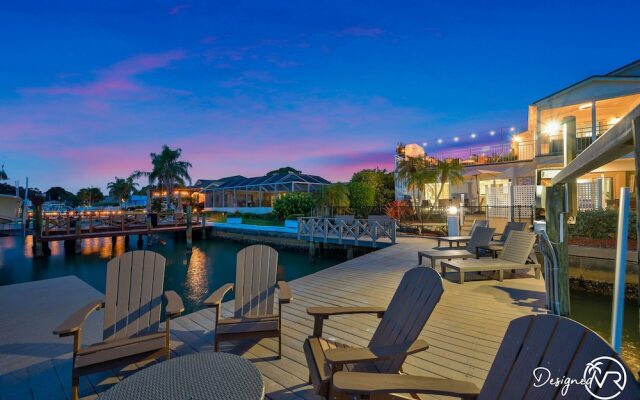 Chic 8BR with Heated Pool & Waterview