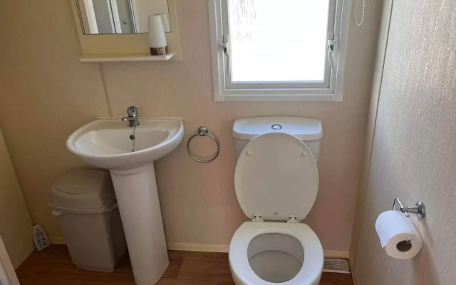 Super 3 Bedroom Pet Friendly Caravan With Decking