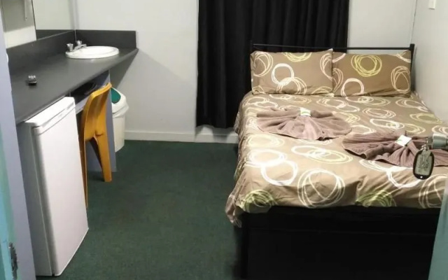 Irish Club Accommodation – Guest Rooms – Mount Isa