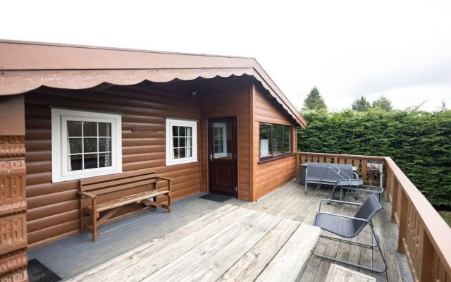 Rural 3 Bed Log Cabin Getaway