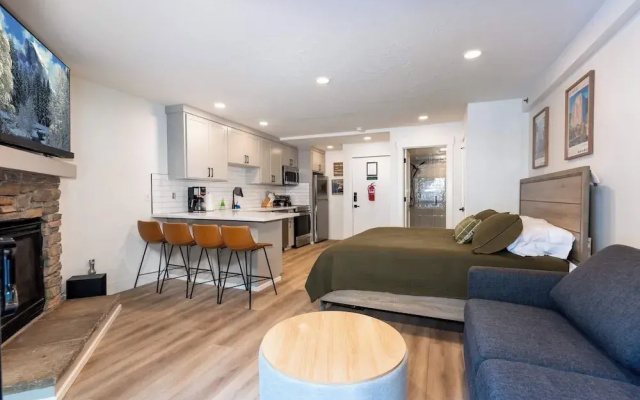 Elmer's Hideout - Fully Renovated Yosemite Escape!