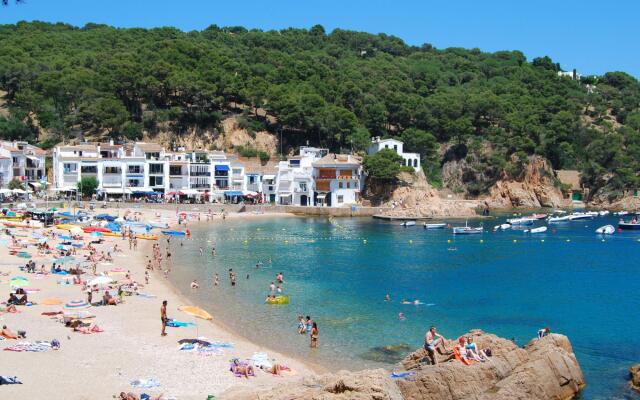 Comfortable apartment in Castell d'Aro with terrace