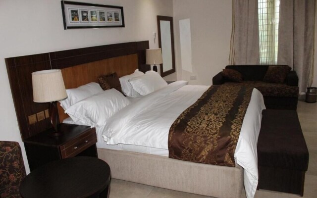 De Brass Suites Hotel