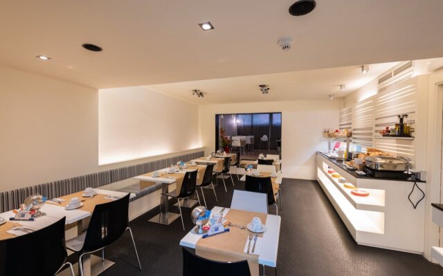 Atenea Rekord Suites