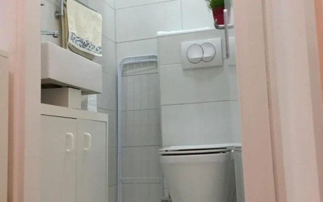 VERY CLOSE Studio Apartment
