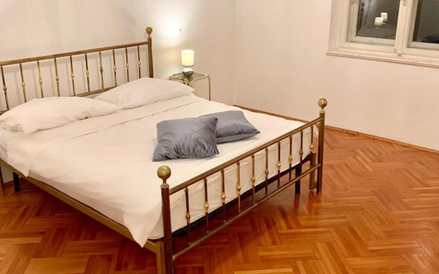 Apartment MG Center