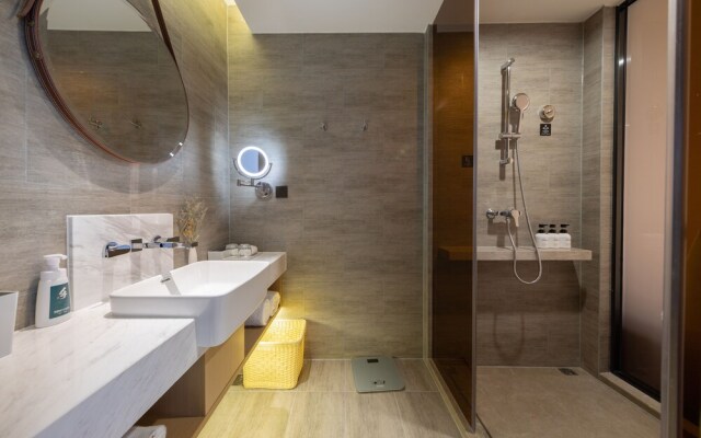 Atour Hotel Jiangxia Metro Station