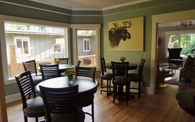 Huff House Inn and Cabins