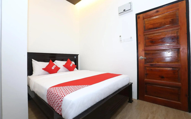 Super OYO 89678 Ady Hotel
