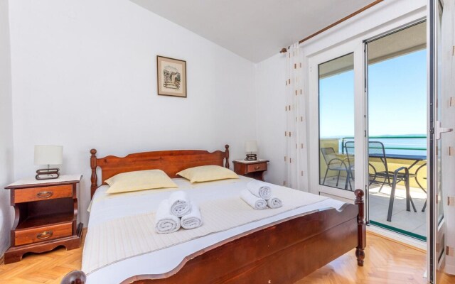 Beautiful Home in Makarska With Wifi and 4 Bedrooms