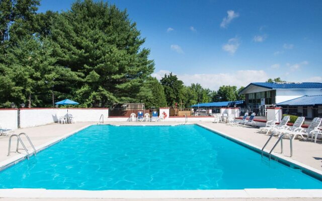 Travelodge by Wyndham Lake George NY