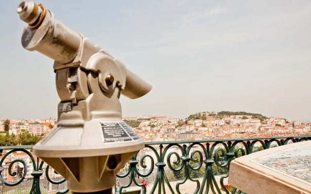 JOIVY Chic 2BR Apt in Bairro Alto, 2mins to São Pedro de Alcântara viewpoint