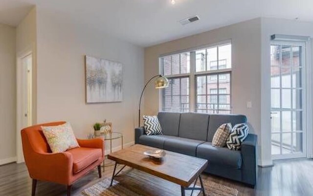 Two-Bedroom On H 77