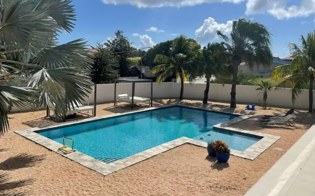 Luxury 4 bed Villa - Private Pool - Sleeps 8