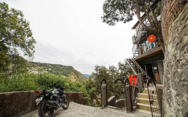 Goroomgo Long View Retreat Nainital