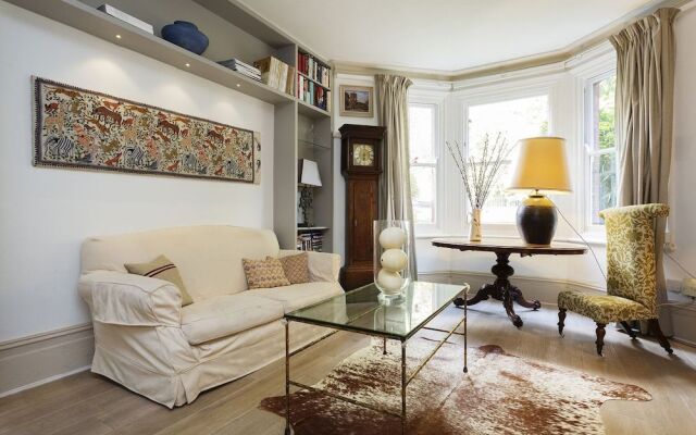 Albert Bridge Apartment