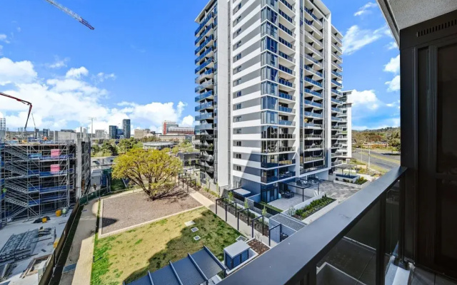 Chic 1-bed With Sophisticated Decor,