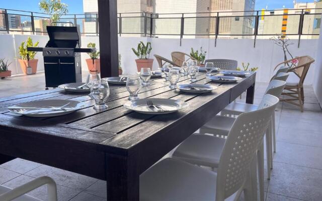 Luxuosa cobertura de 380m² a 850m da Av Beira Mar