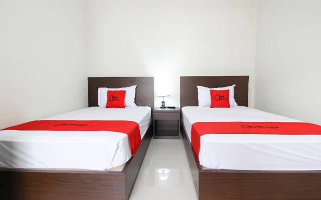 RedDoorz @ Raya Ngagel 2