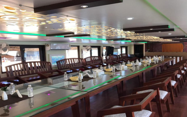 Premium Luxury Houseboat