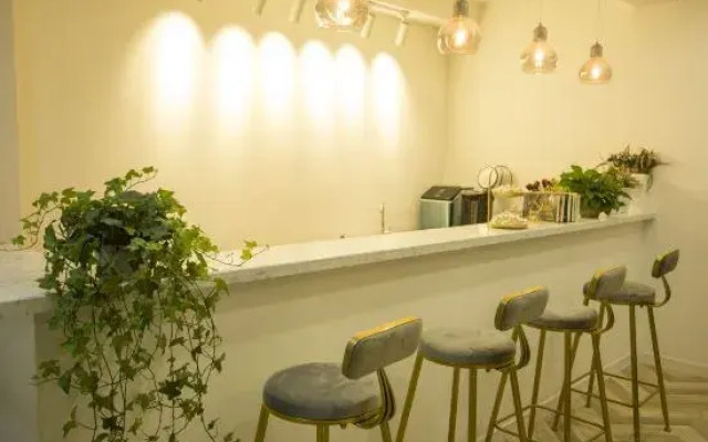 Mubai Light Luxury Hostel