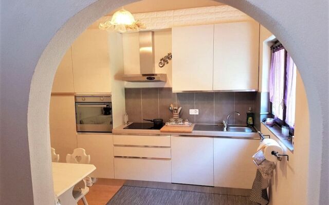 Home near Franklin College and Lugano Center