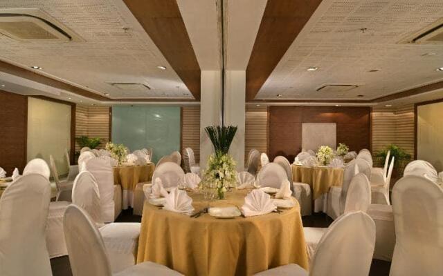 Majestic Court Sarovar Portico - A Sarovar Hotel