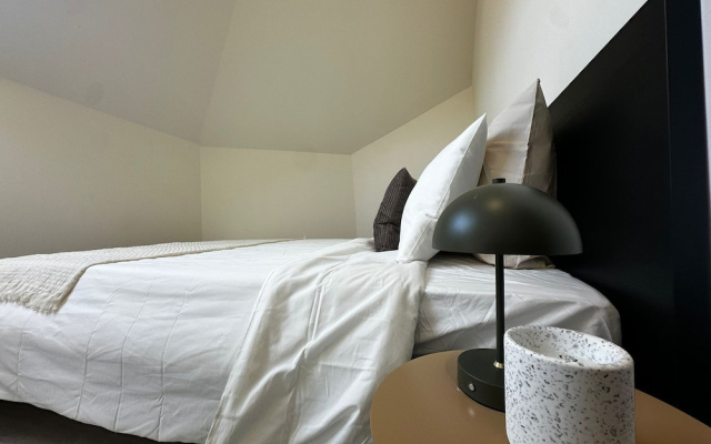 Spacious Rooms 15 Min to City Center