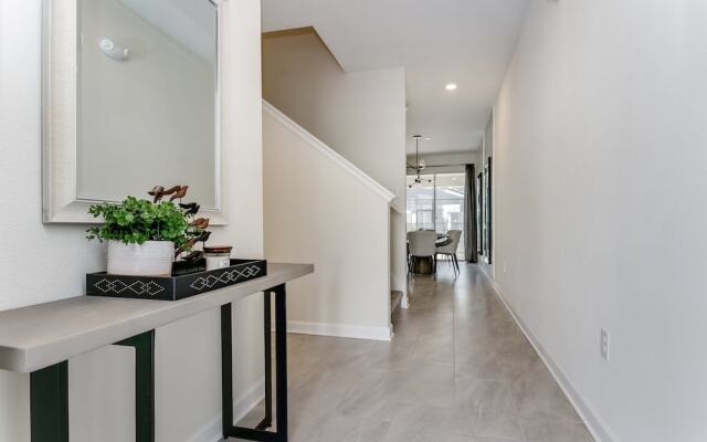 4bed 3Ba Storey Lake Home w. Pool